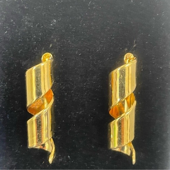 Gold spiral swirl post back drop earrings - Picture 2 of 2